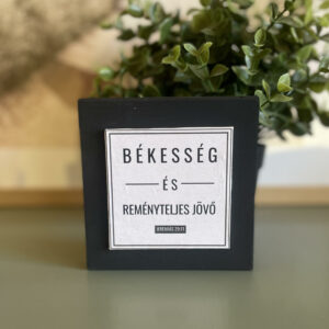 Békesség és reményteljes jövő, igés fatábla
