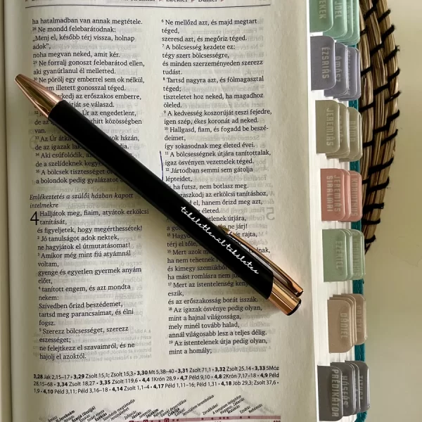 Tökéletlenül tökéletes, golyóstoll